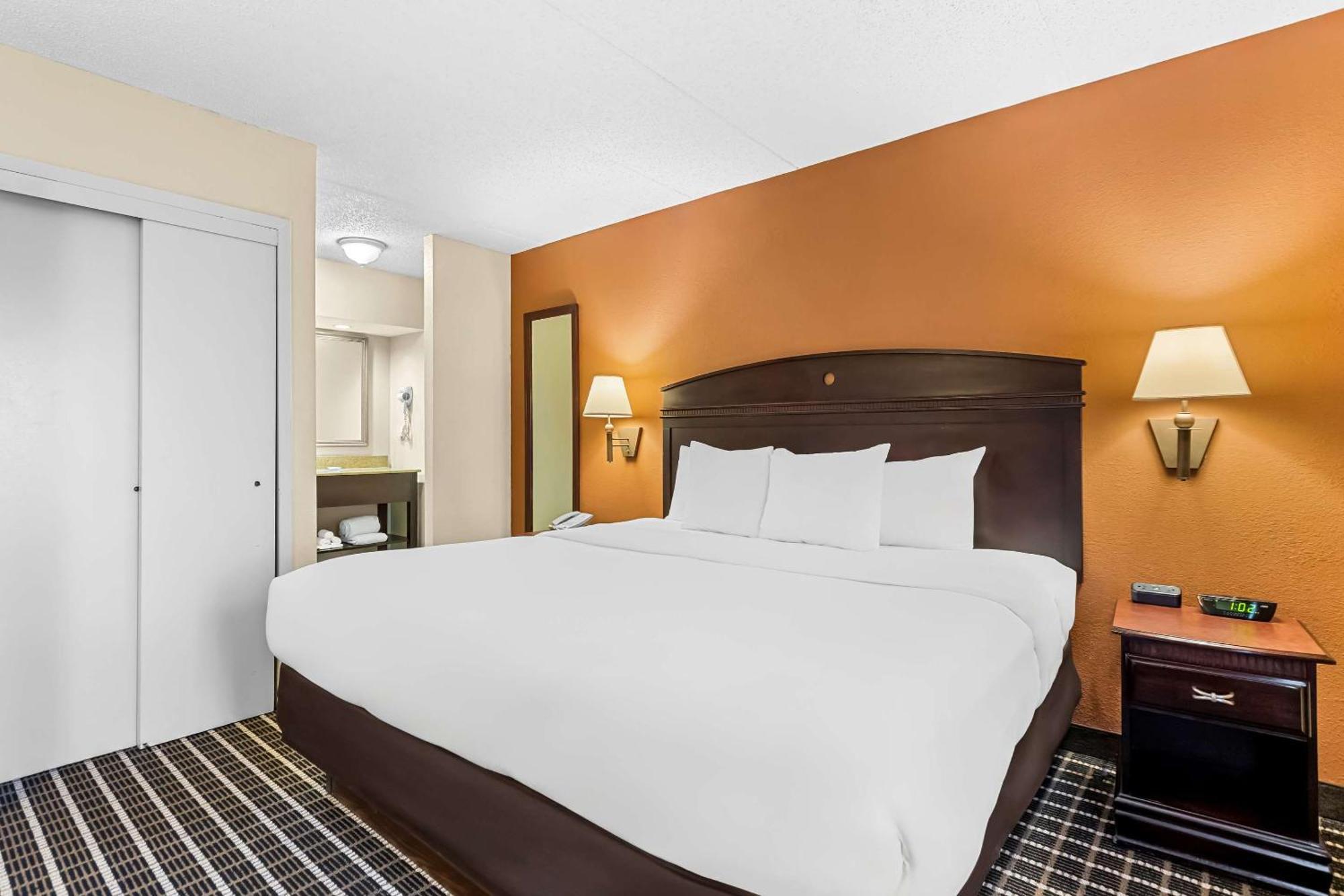 Comfort Inn & Suites Somerset - New Brunswick Exterior foto