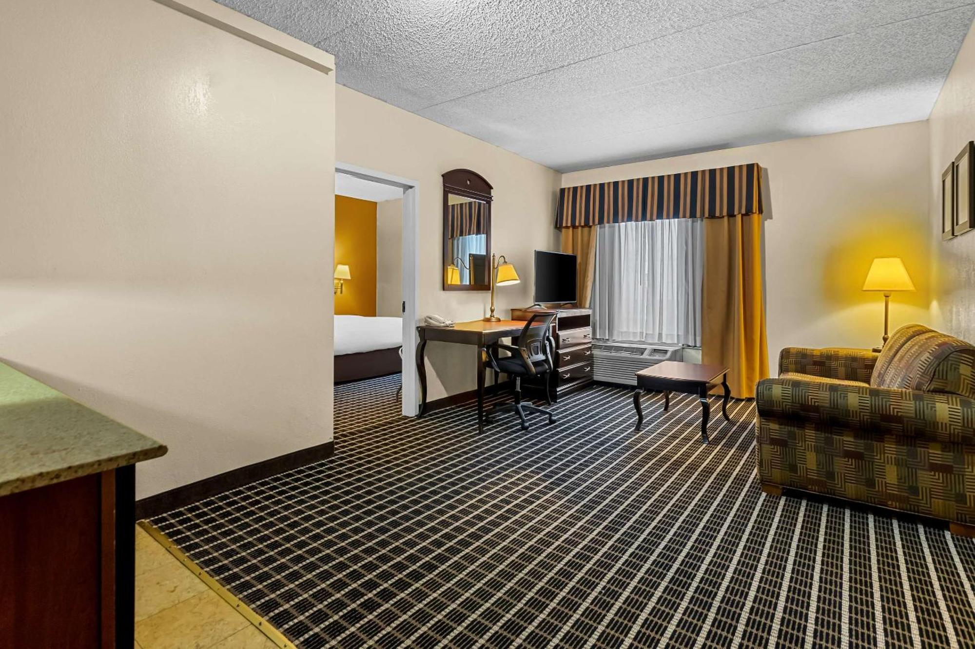 Comfort Inn & Suites Somerset - New Brunswick Exterior foto