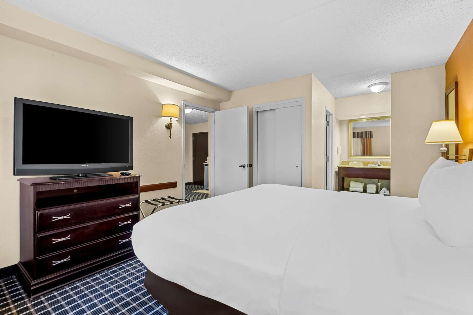 Comfort Inn & Suites Somerset - New Brunswick Exterior foto