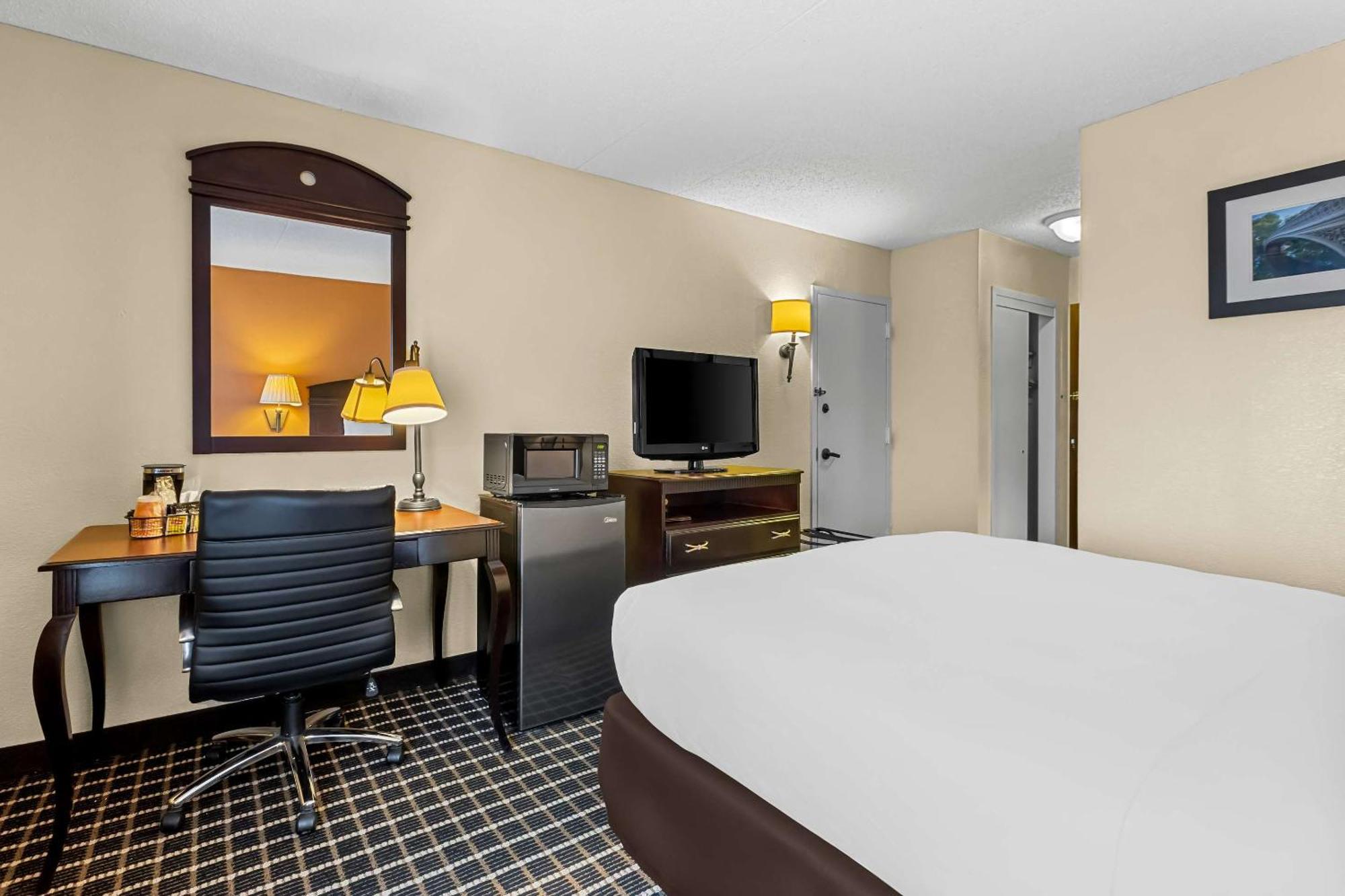 Comfort Inn & Suites Somerset - New Brunswick Exterior foto